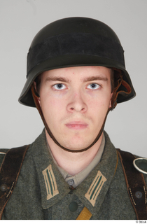 Photos Manfred Wehrmacht WWII head helmet 0001.jpg